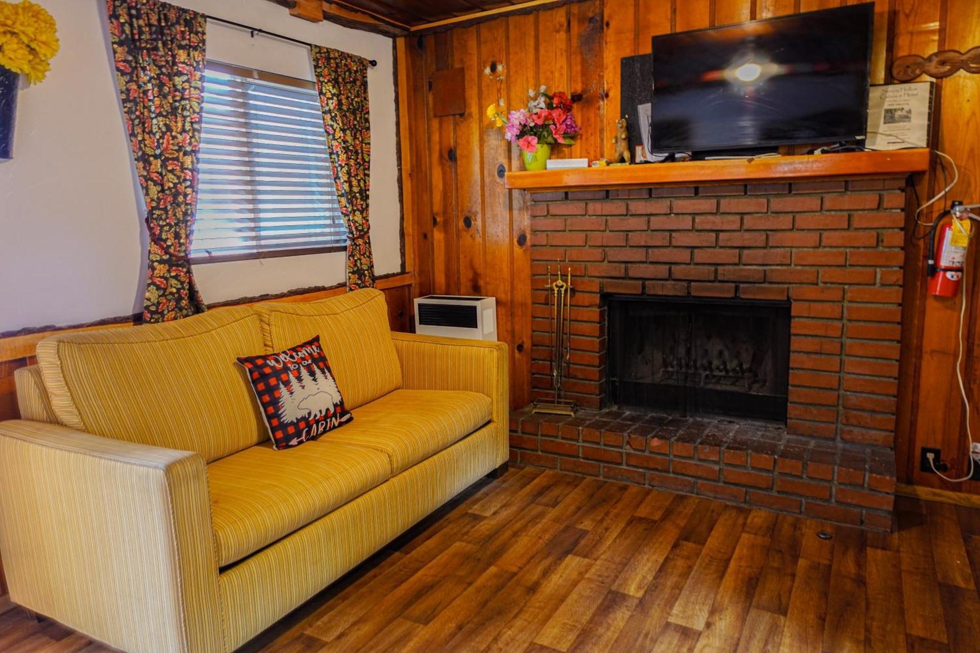 Sleepy Hollow Cabins And Hotel Crestline 外观 照片