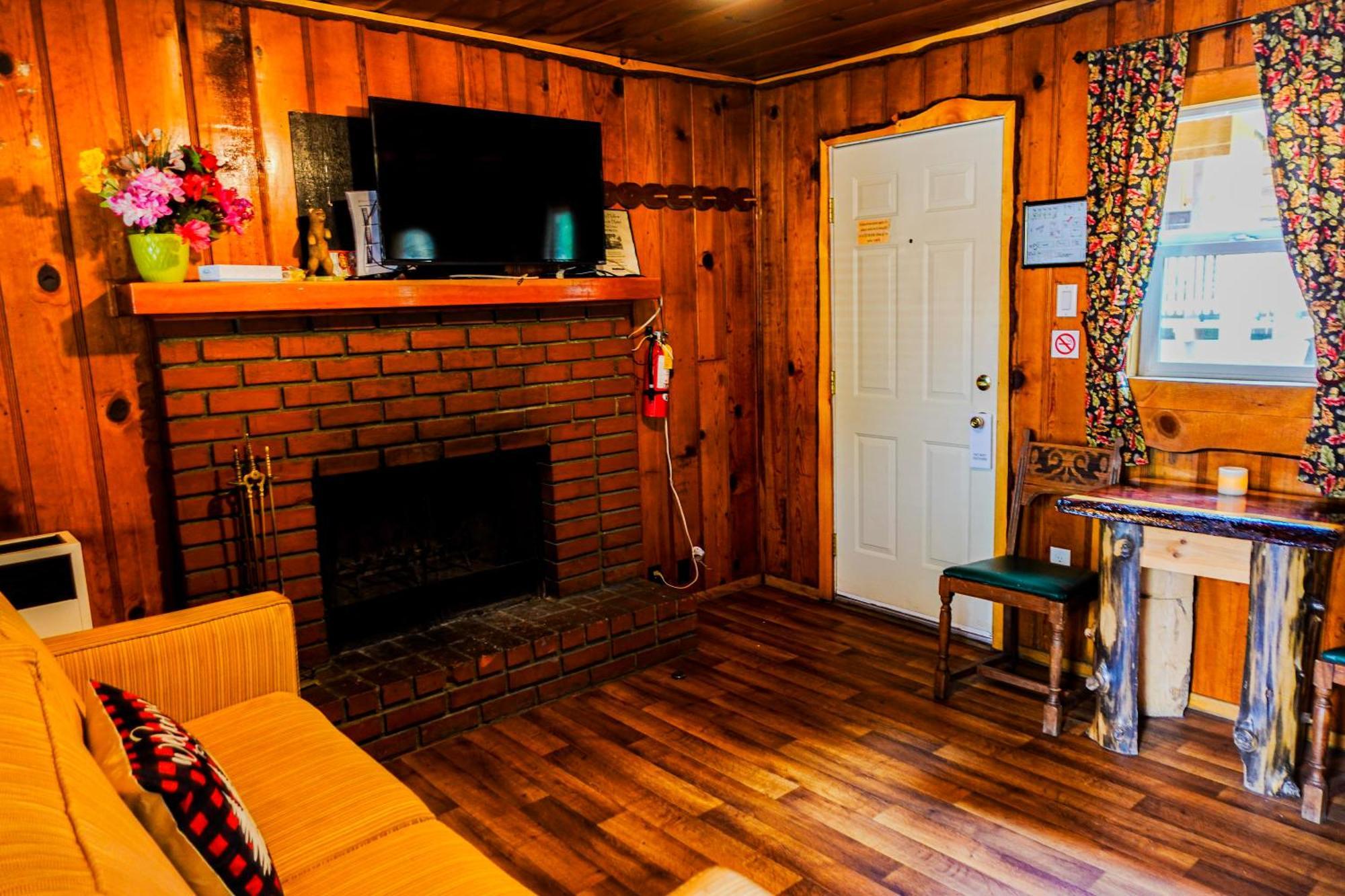 Sleepy Hollow Cabins And Hotel Crestline 外观 照片