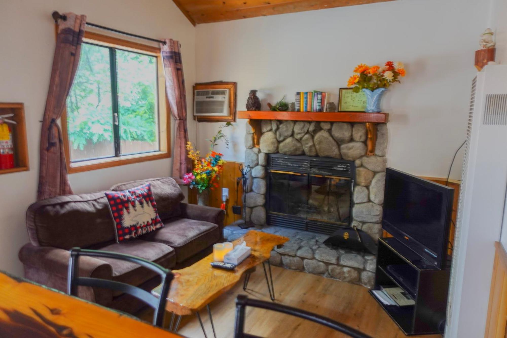 Sleepy Hollow Cabins And Hotel Crestline 外观 照片