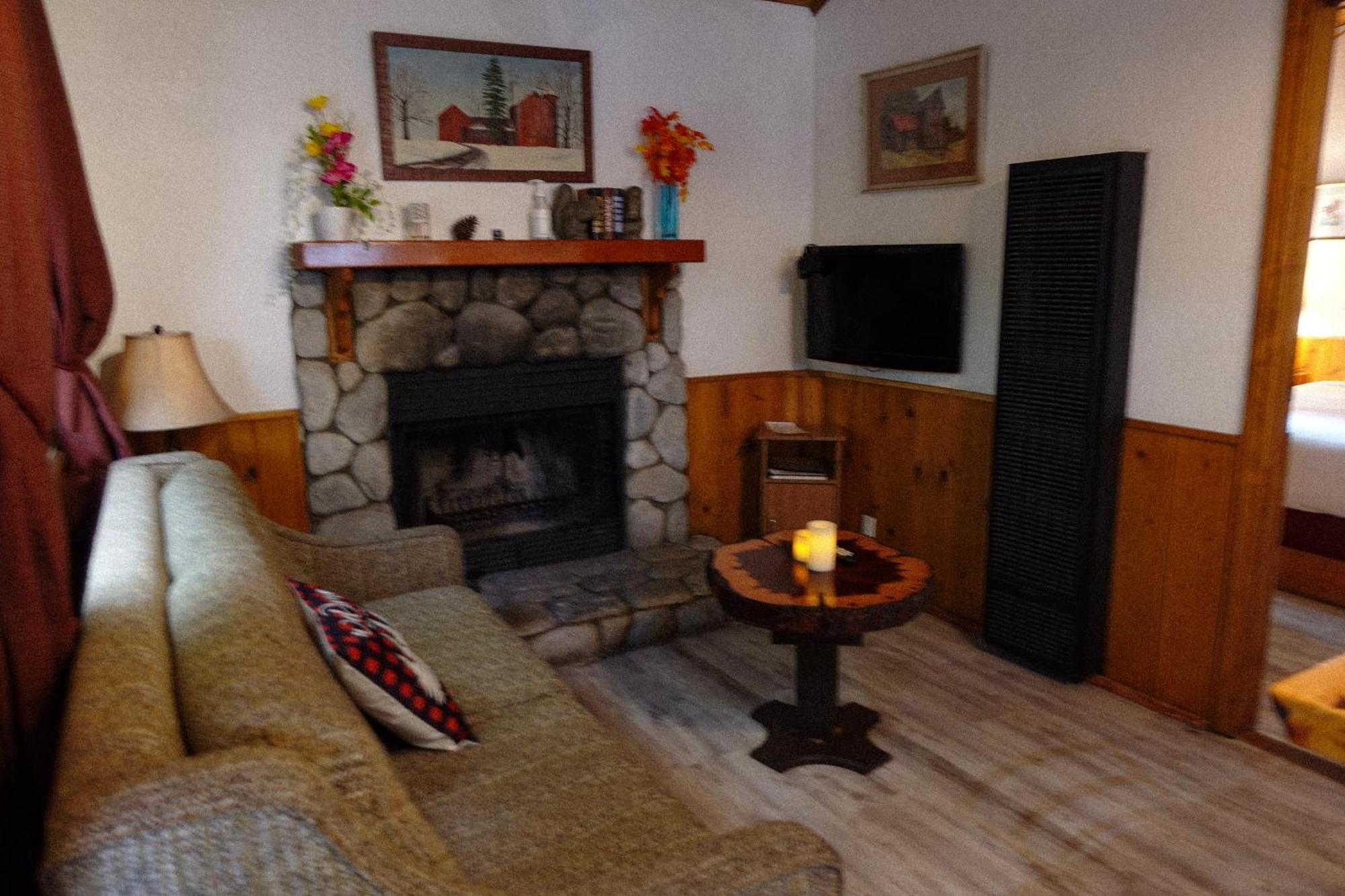 Sleepy Hollow Cabins And Hotel Crestline 外观 照片
