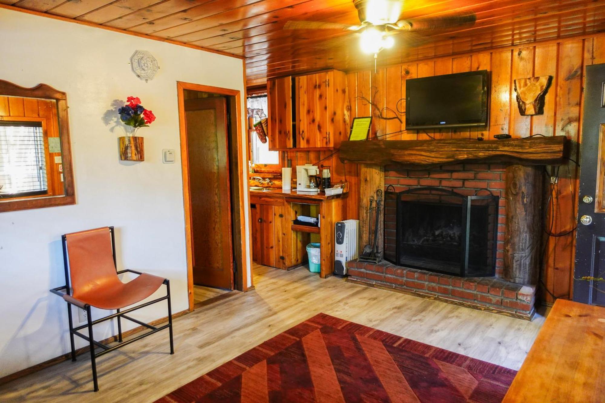 Sleepy Hollow Cabins And Hotel Crestline 外观 照片